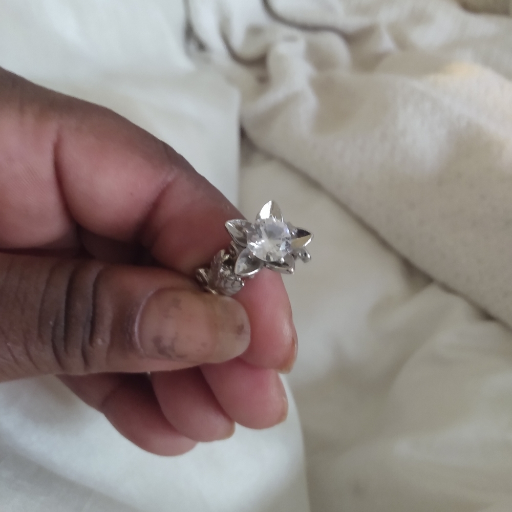 Ring - Picture 4 of 5